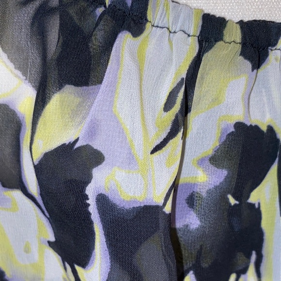 Floral Ruffle Off Shoulder Top - Picture 10 of 17